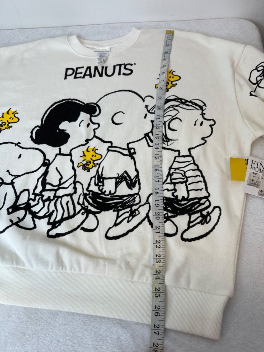 Peanuts XL Crewneck Sweatshirt Cream Snoopy Charlie Brown Woodstock New w/ Tags - Picture 7 of 7